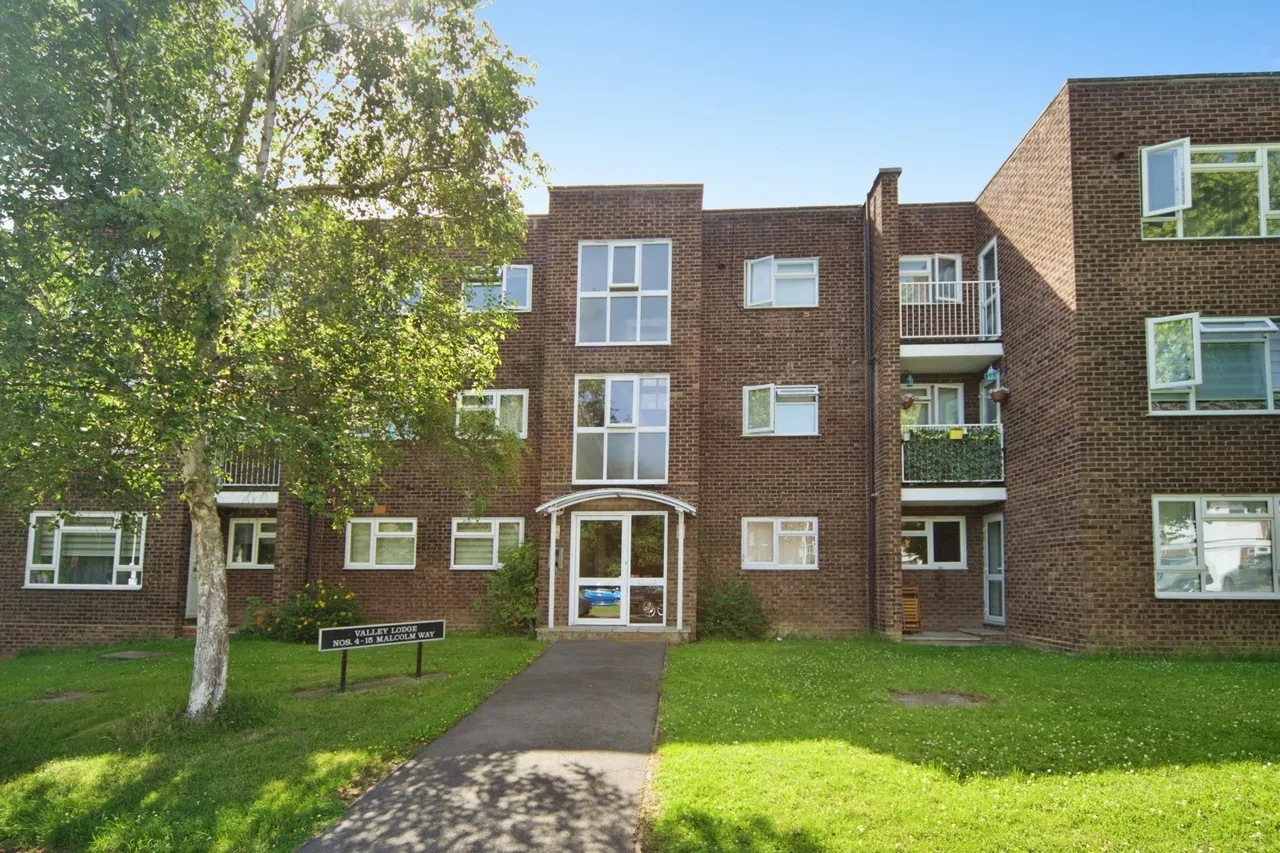 2 bed flat for sale — Malcom Way, London, E11