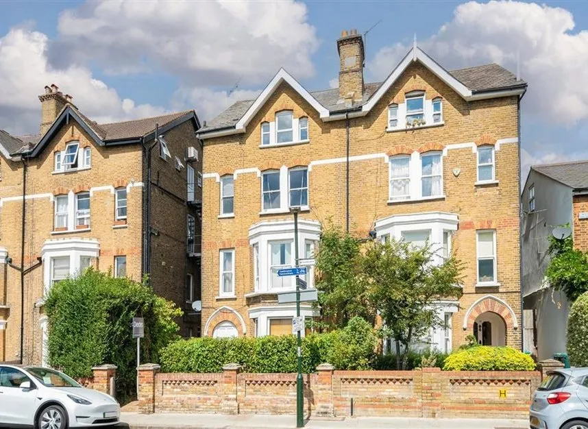 2 bed flat to rent, Ferry Road, Teddington, TW11