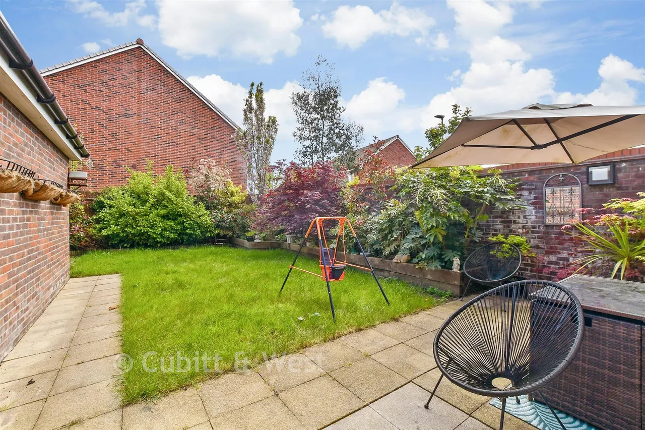 Eames Way, Crawley, RH10, photo 14