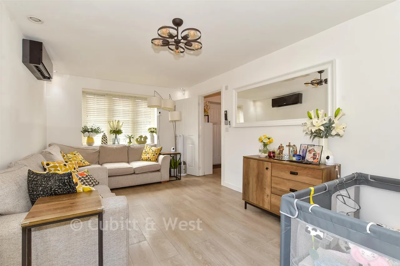 Eames Way, Crawley, RH10, photo 5