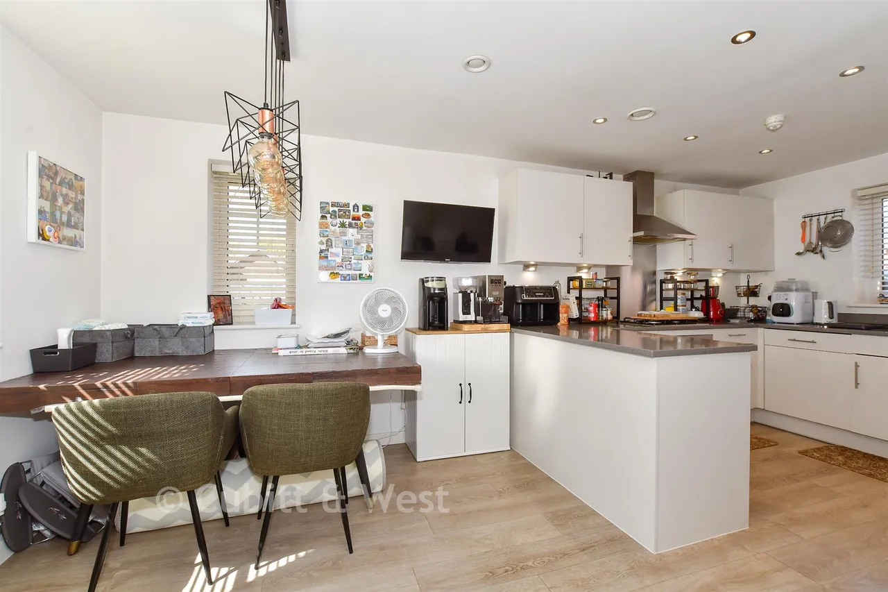 Eames Way, Crawley, RH10, photo 4