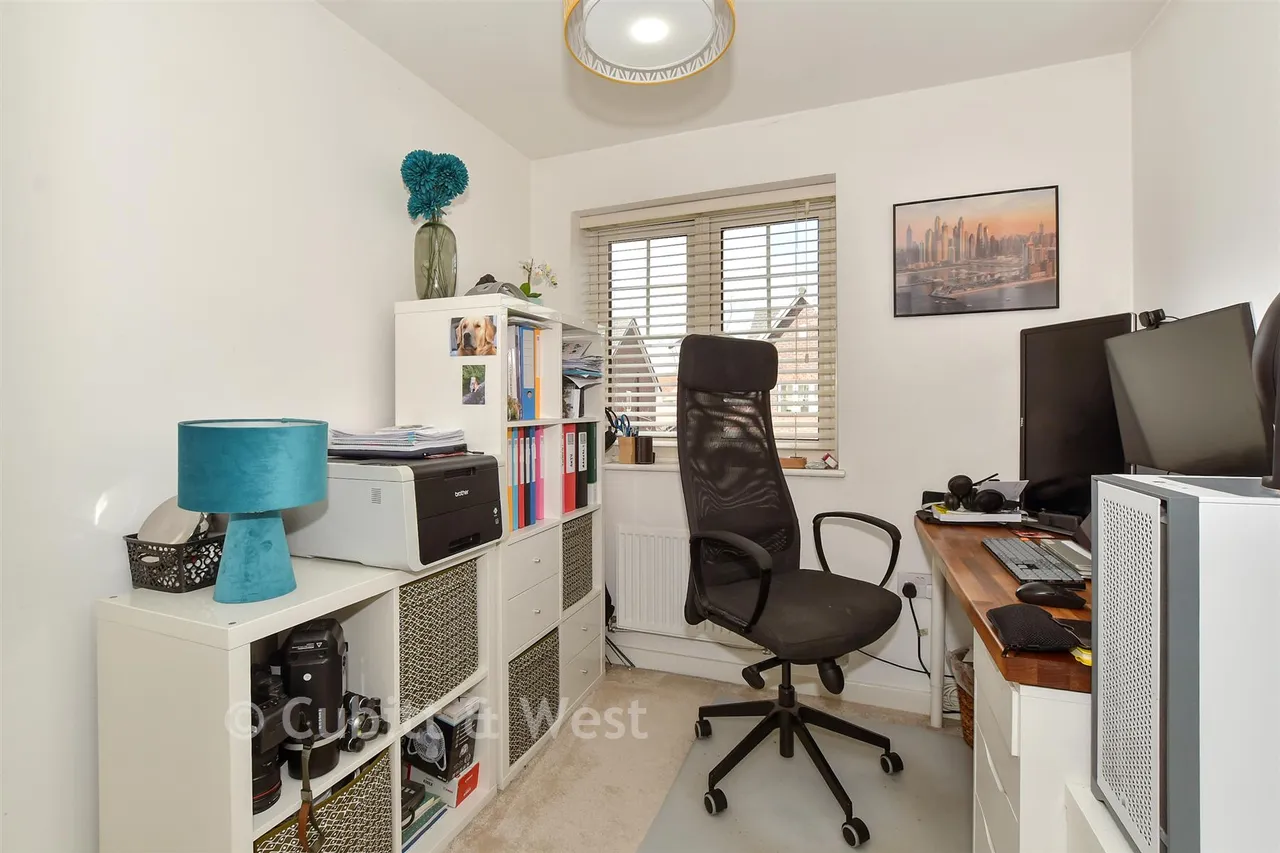 Eames Way, Crawley, RH10, photo 11