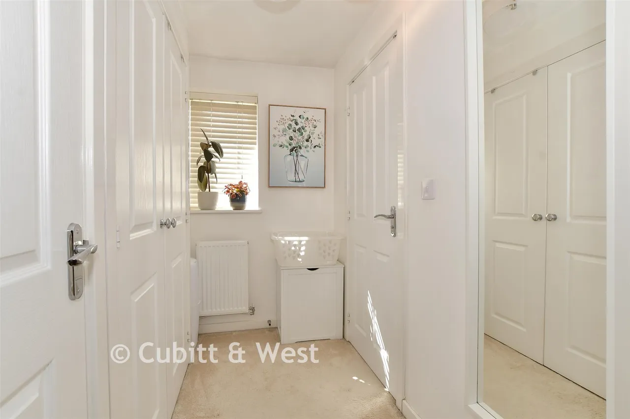 Eames Way, Crawley, RH10, photo 9