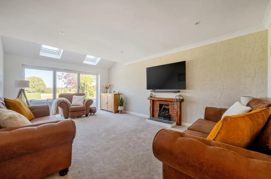 Chequers Lane, Eversley, RG27, photo 6
