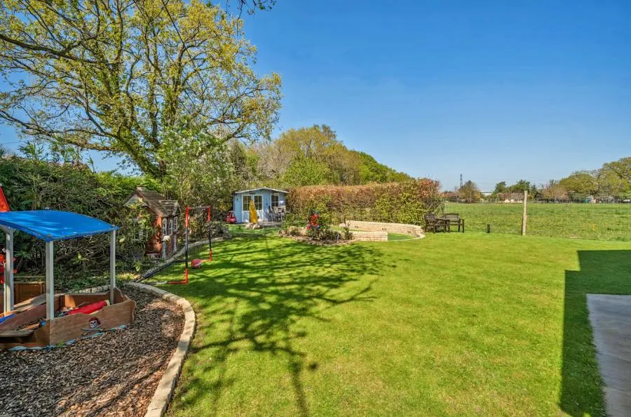 Chequers Lane, Eversley, RG27, photo 28