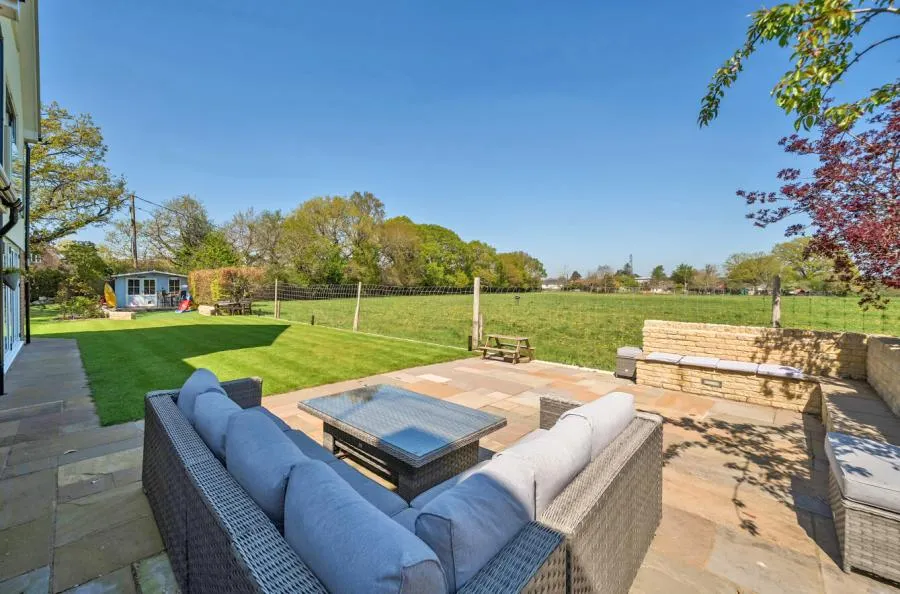 Chequers Lane, Eversley, RG27, photo 3
