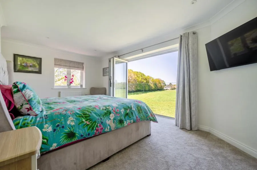 Chequers Lane, Eversley, RG27, photo 12