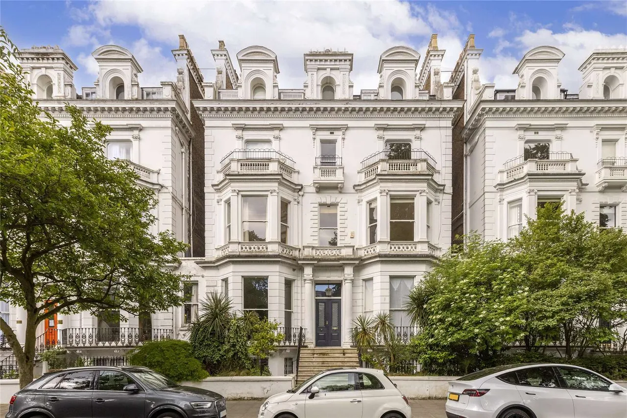 3 bed flat for sale — Pembridge Square, London, W2 4EH