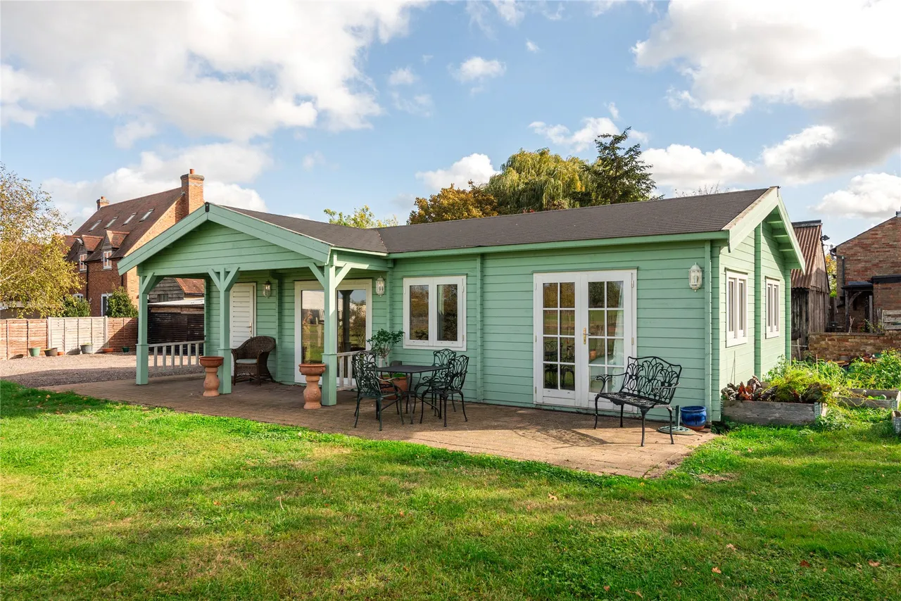 2 bed property to rent, Thorncote Green, Hatch, SG19
