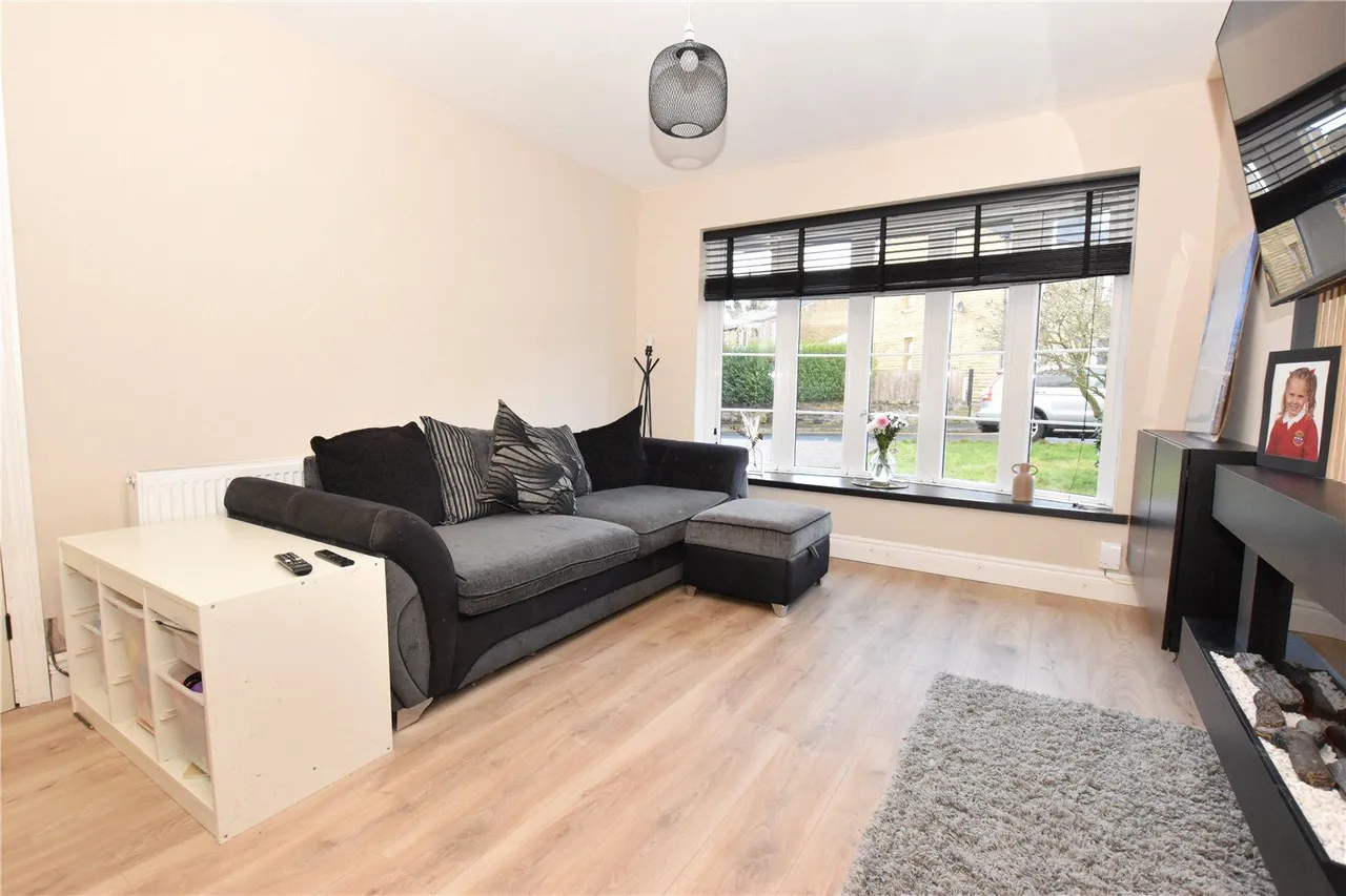Woolley Close, Hollingworth, SK14, photo 2