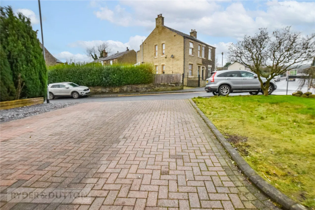 Woolley Close, Hollingworth, SK14, photo 6