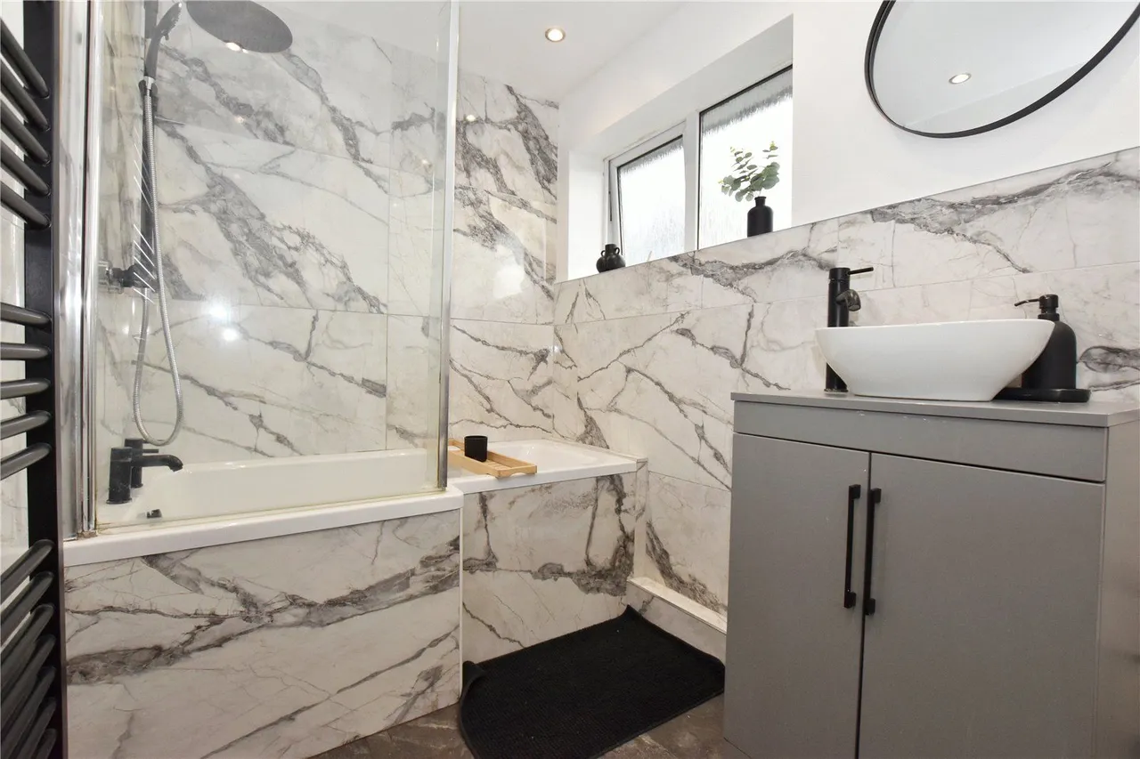 Woolley Close, Hollingworth, SK14, photo 18
