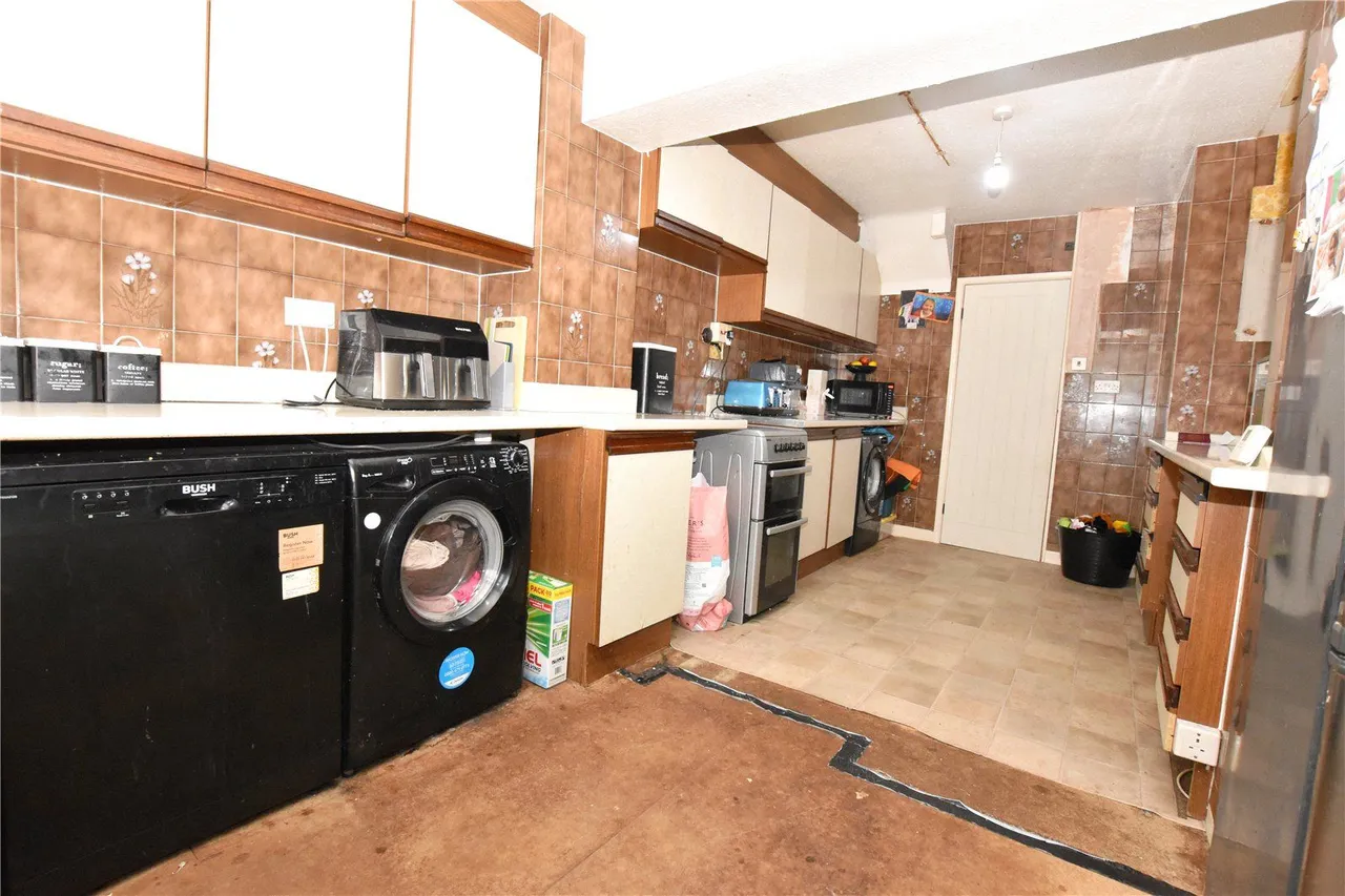 Woolley Close, Hollingworth, SK14, photo 9