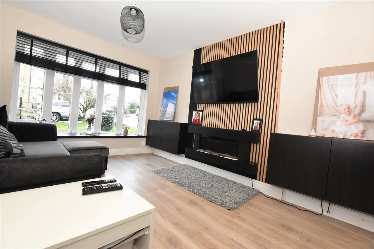 Woolley Close, Hollingworth, SK14, photo 8