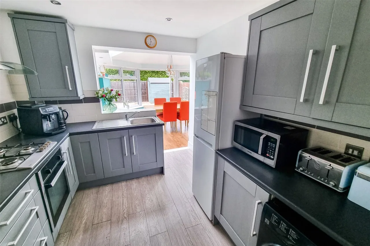 Derwent Avenue, Ash Vale, Guildford, Surrey, GU12 5AN, photo 2