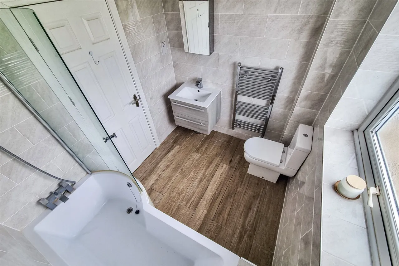 Derwent Avenue, Ash Vale, Guildford, Surrey, GU12 5AN, photo 15