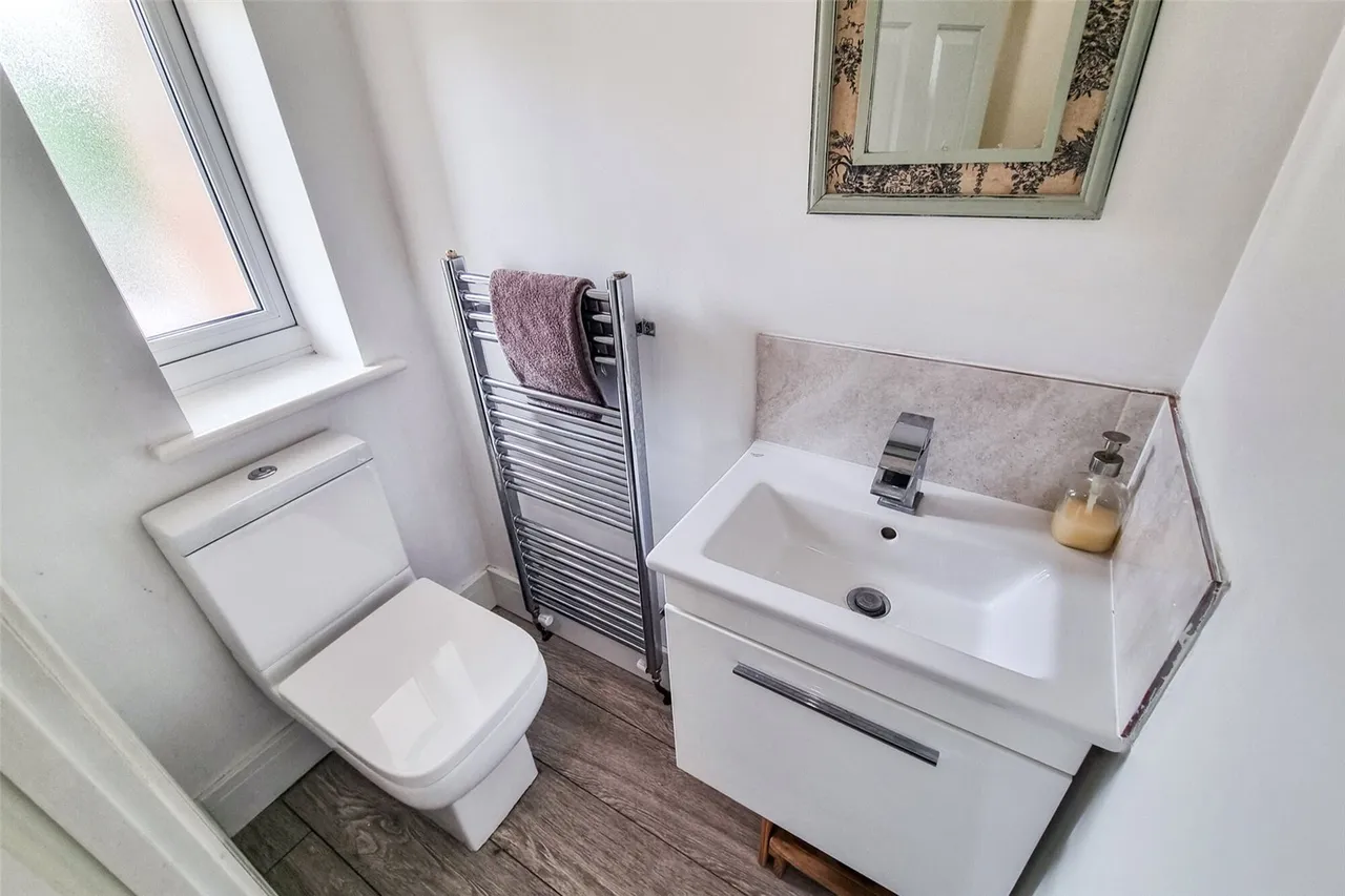 Derwent Avenue, Ash Vale, Guildford, Surrey, GU12 5AN, photo 9