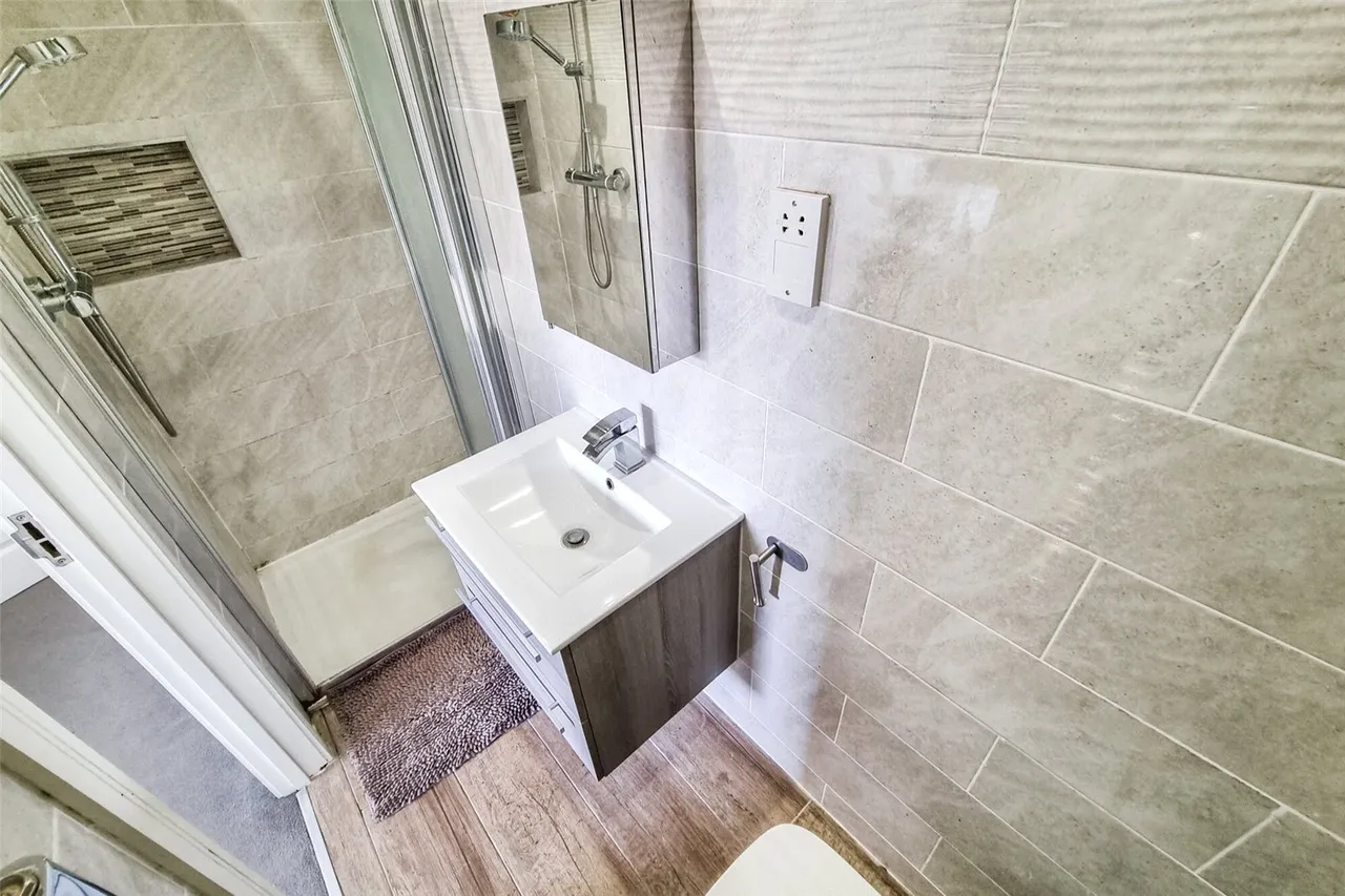 Derwent Avenue, Ash Vale, Guildford, Surrey, GU12 5AN, photo 12