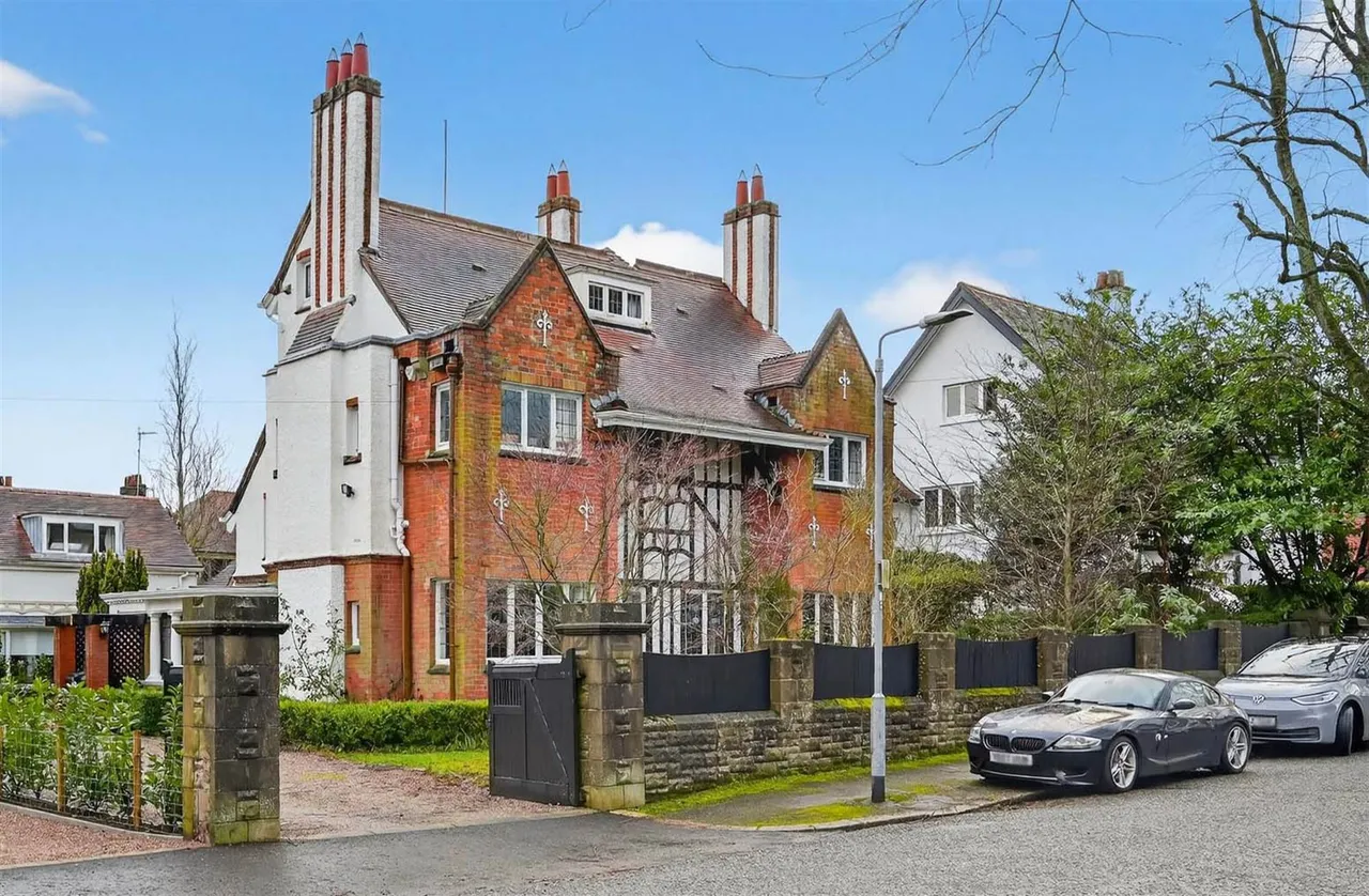 5 bed house for sale, Myrtlefield Park, Malone, BT9