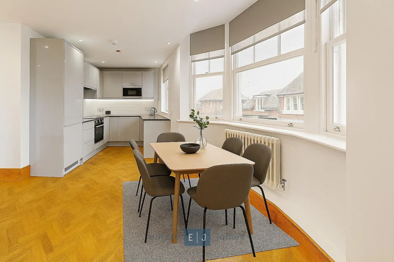 The Broadway, Woodford Green, photo 4