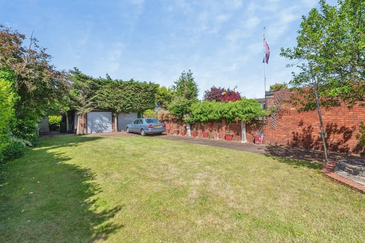 Lake Avenue, Rainham, RM13, photo 24