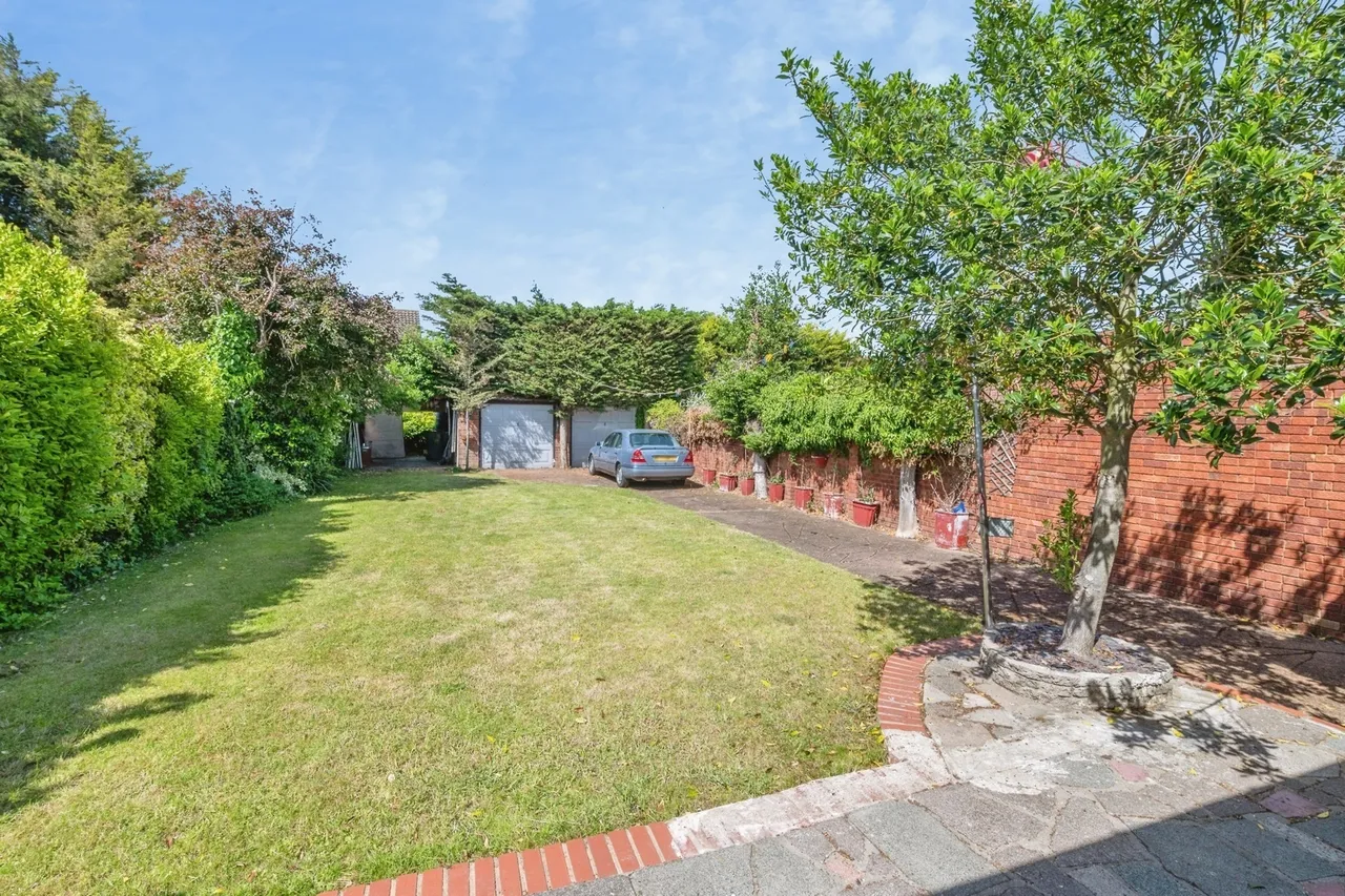 Lake Avenue, Rainham, RM13, photo 15