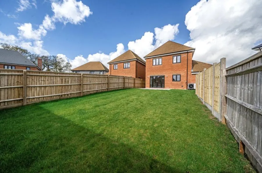 Ashford Hill Road, Thatcham, RG19, photo 11