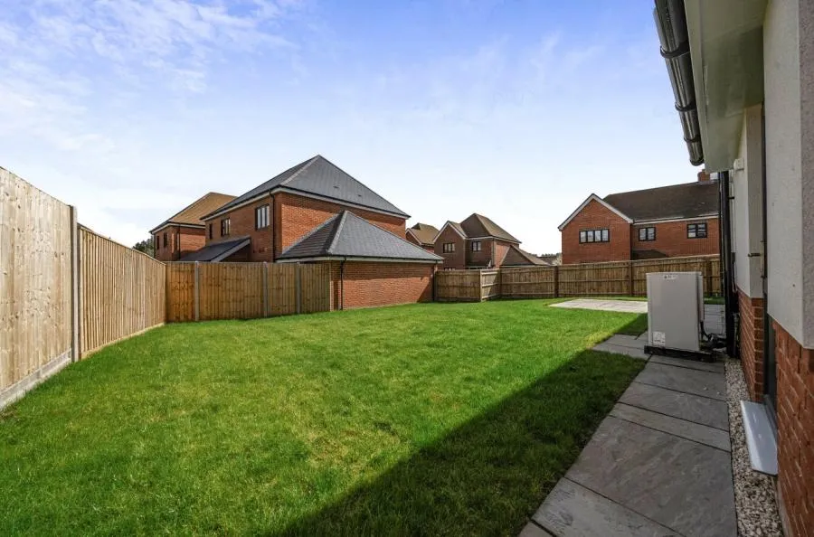 Ashford Hill Road, Thatcham, RG19, photo 12