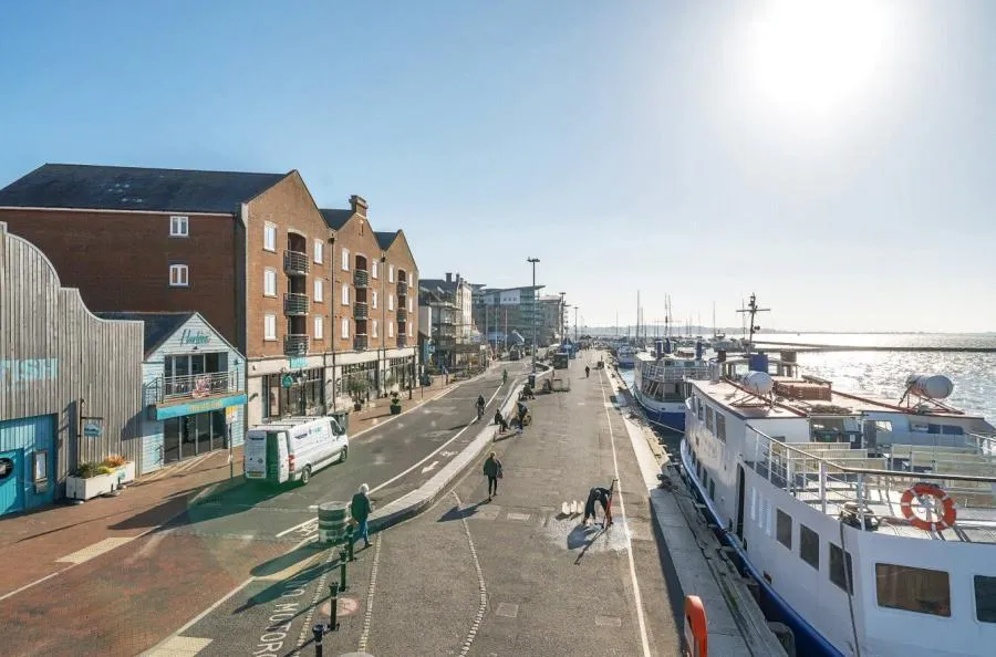 2 bed flat for sale, The Quay, Poole, BH15