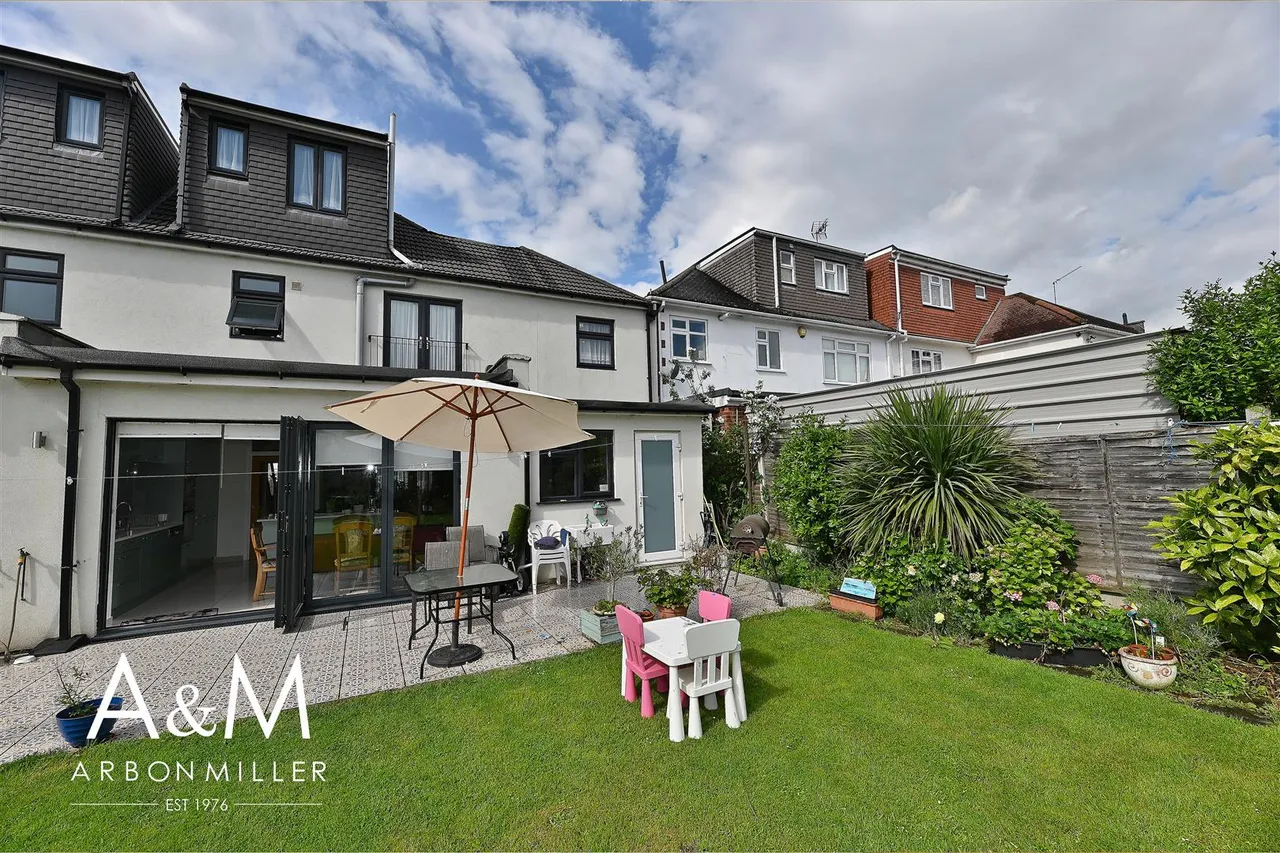 Clayhall Avenue, Clayhall, Essex, Ilford, IG50LE, photo 23