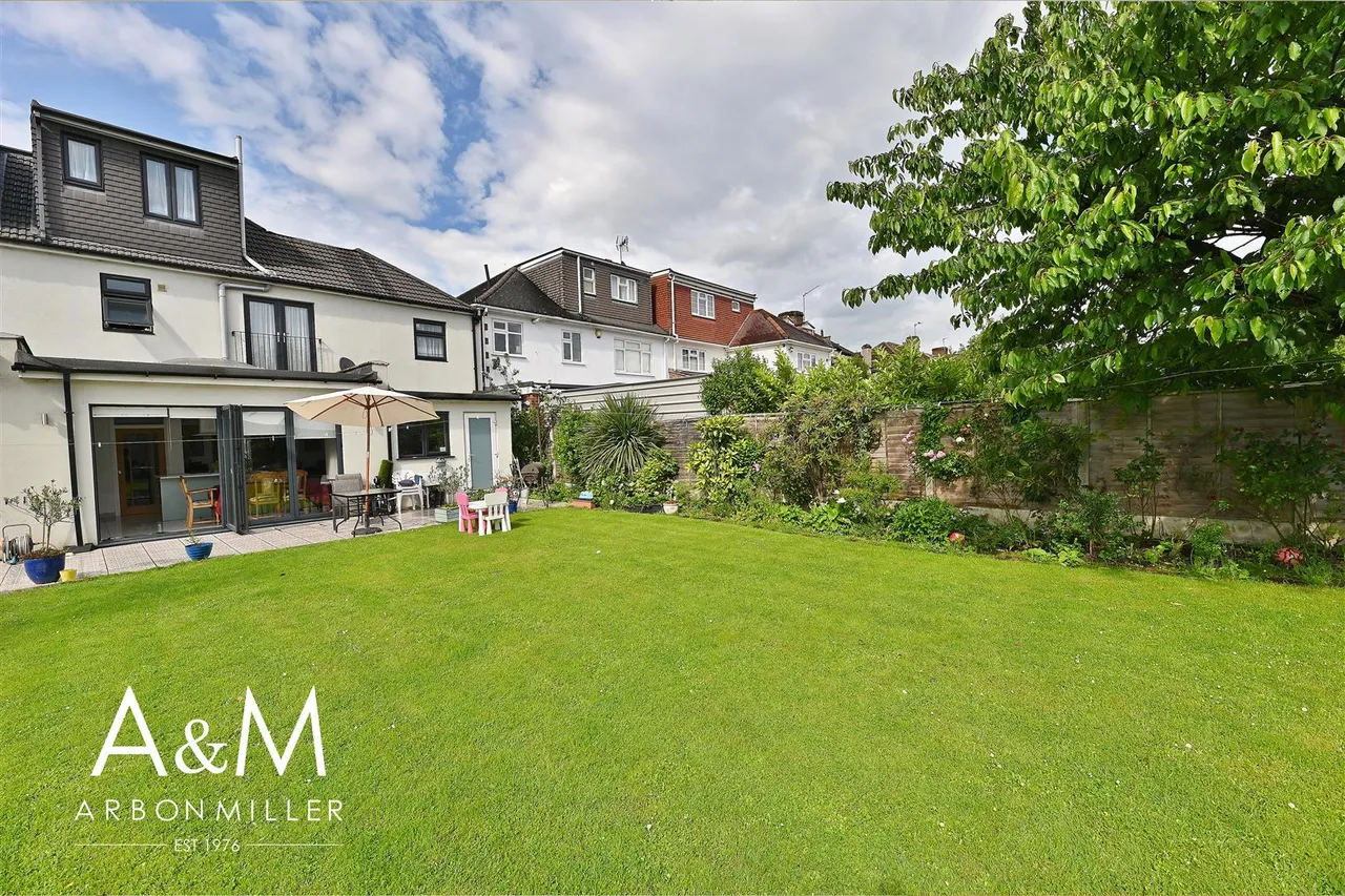 Clayhall Avenue, Clayhall, Essex, Ilford, IG50LE, photo 22
