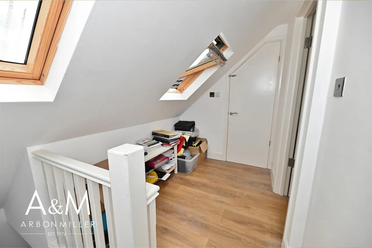 Clayhall Avenue, Clayhall, Essex, Ilford, IG50LE, photo 18