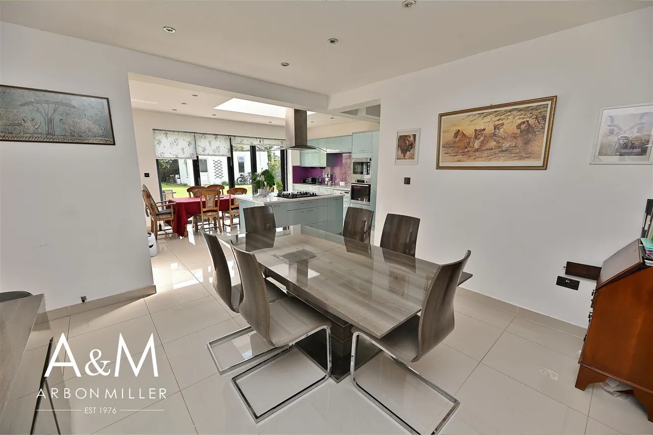 Clayhall Avenue, Clayhall, Essex, Ilford, IG50LE, photo 9
