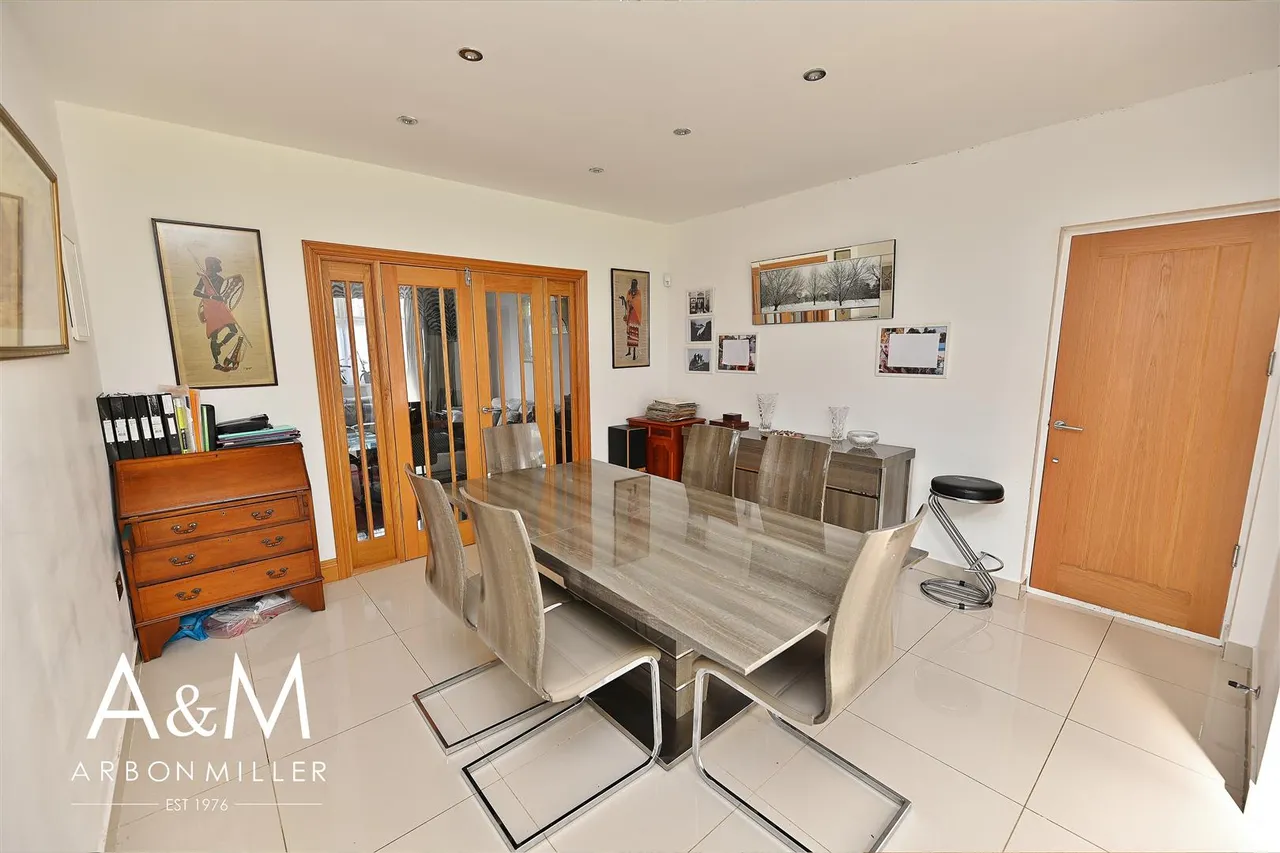 Clayhall Avenue, Clayhall, Essex, Ilford, IG50LE, photo 8