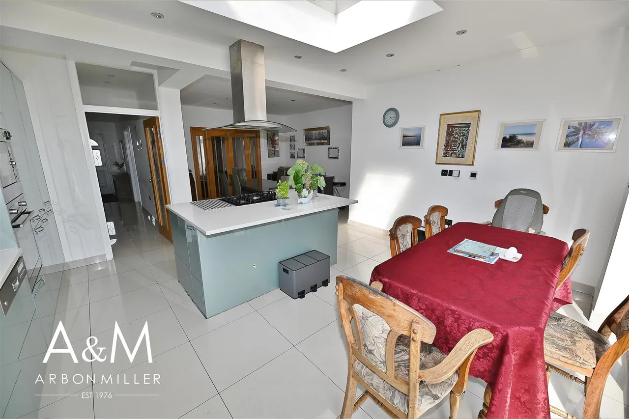 Clayhall Avenue, Clayhall, Essex, Ilford, IG50LE, photo 5