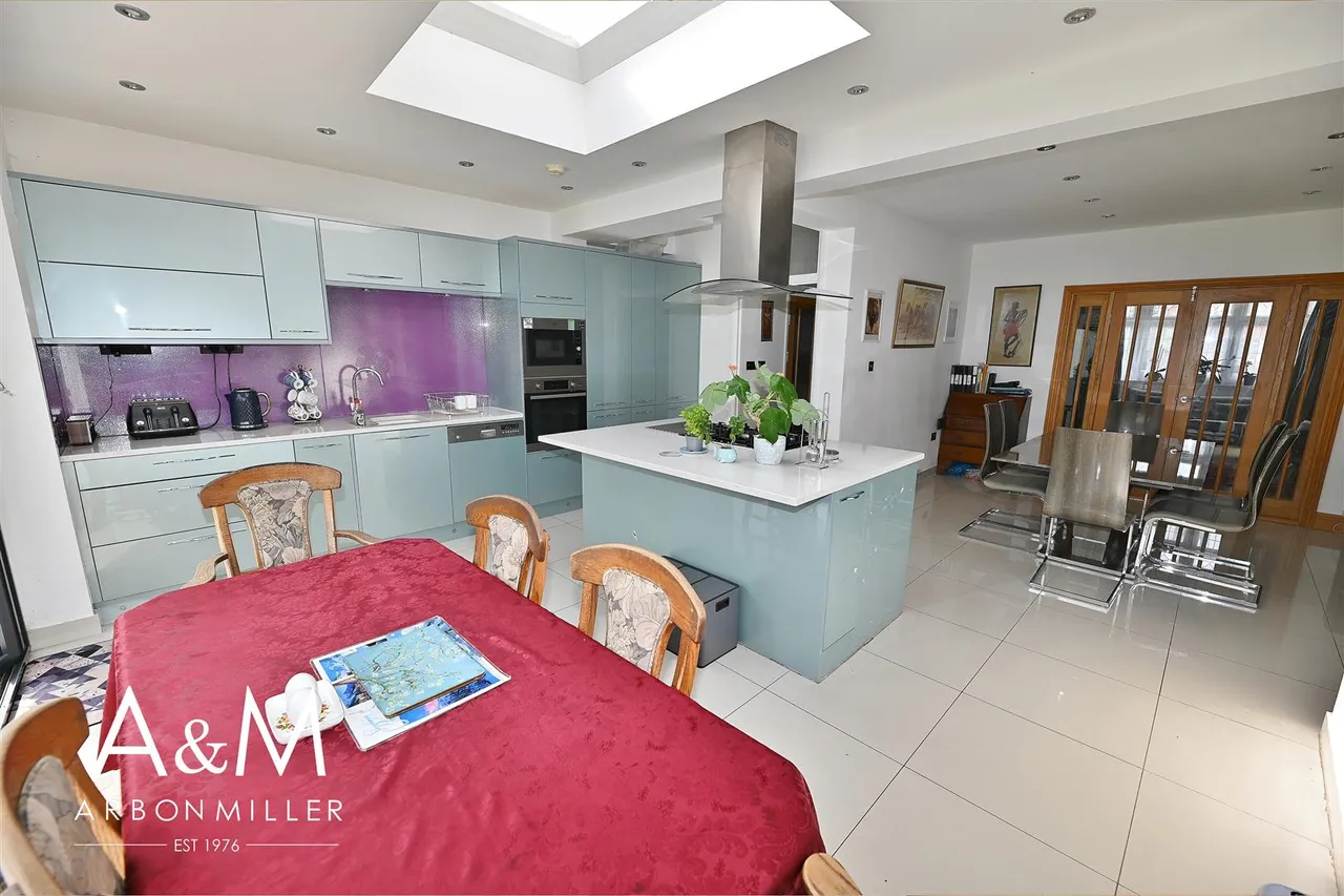 Clayhall Avenue, Clayhall, Essex, Ilford, IG50LE, photo 6