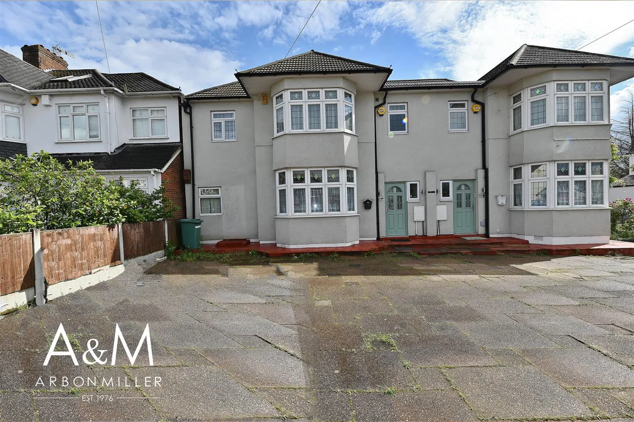 Clayhall Avenue, Clayhall, Essex, Ilford, IG50LE, photo 25