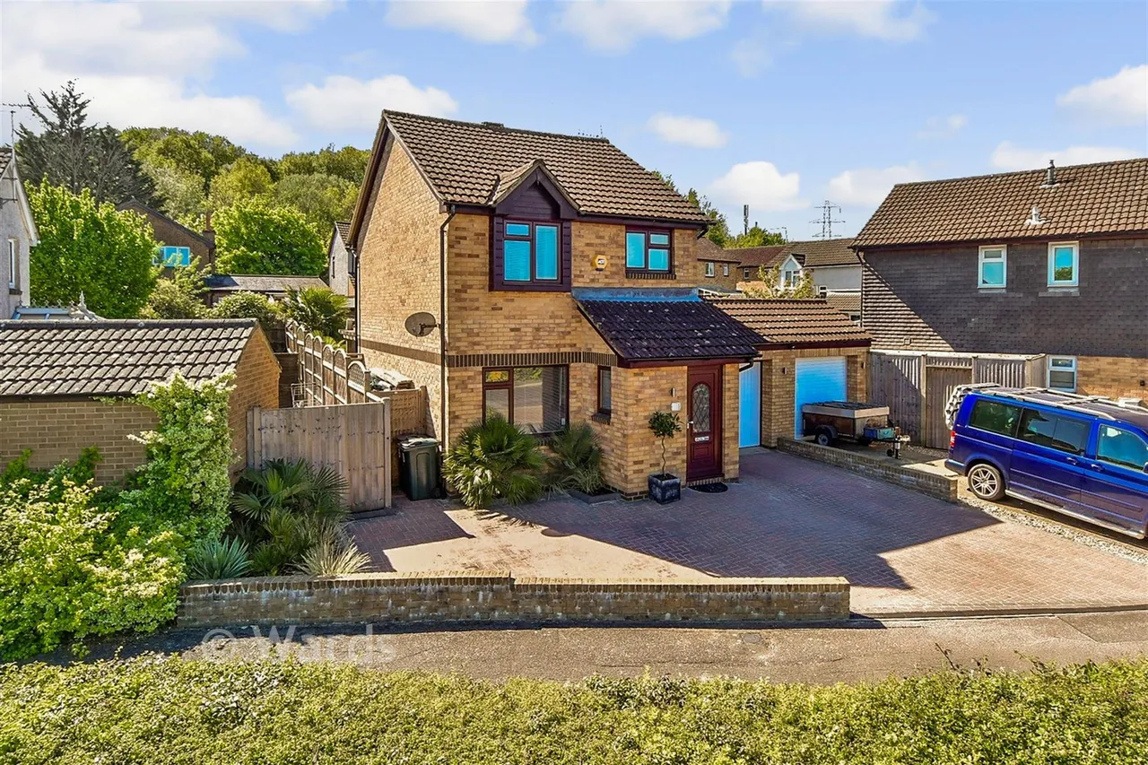 3 bed house for sale, Harvest Way, Singleton, TN23