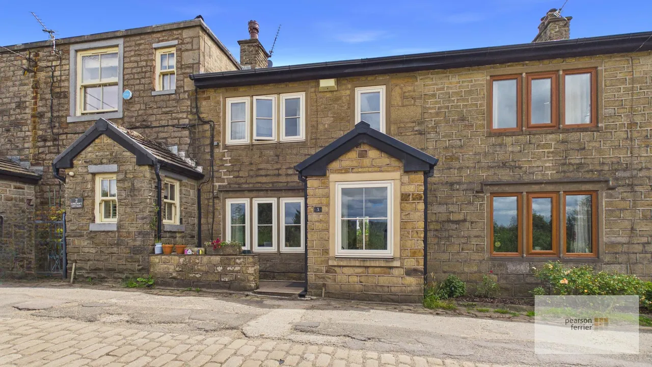 3 bed house for sale — Walmersley Old Road, Bury, BL9 6SX