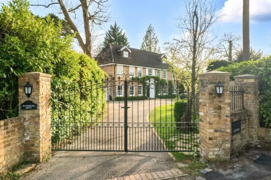 6 bed house to rent, Devonshire Drive, Camberley, GU15