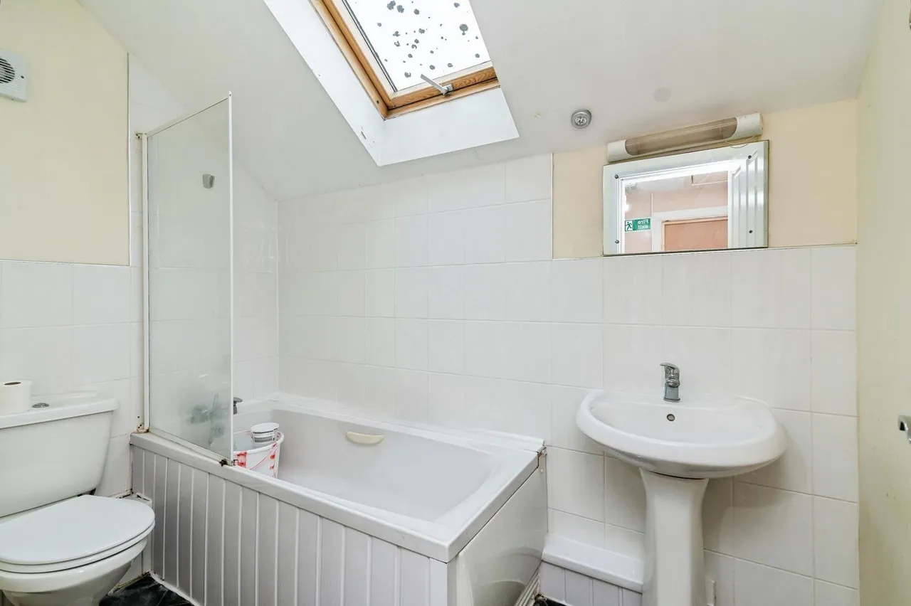 Bar Lane, Nottingham, NG6, photo 16