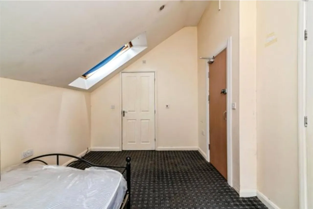Bar Lane, Nottingham, NG6, photo 13