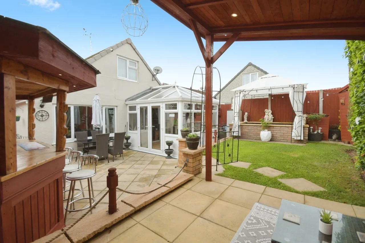 3 bed house for sale — Nightingale Close, Danesmoor, Chesterfield, Derbyshire, S45