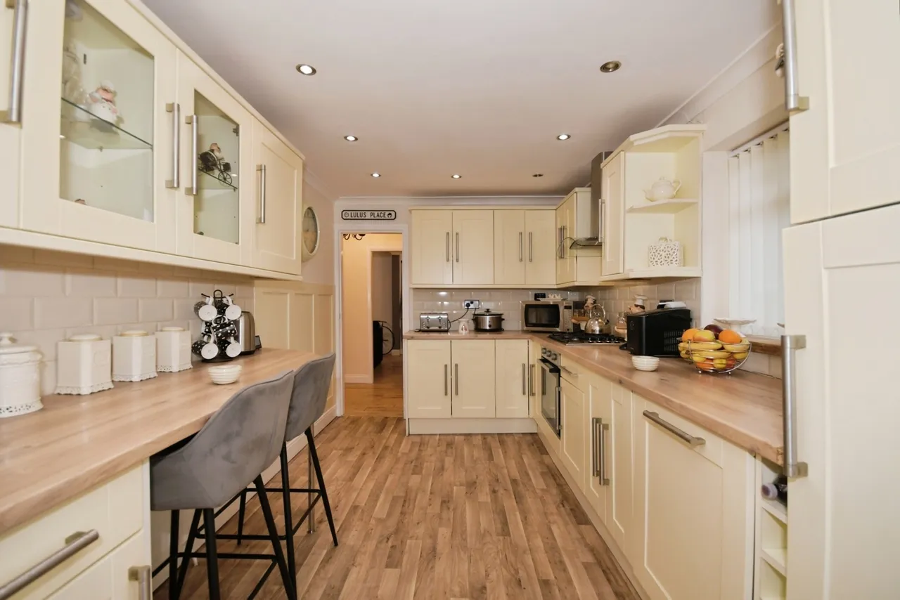 Nightingale Close, Danesmoor, Chesterfield, Derbyshire, S45, photo 4