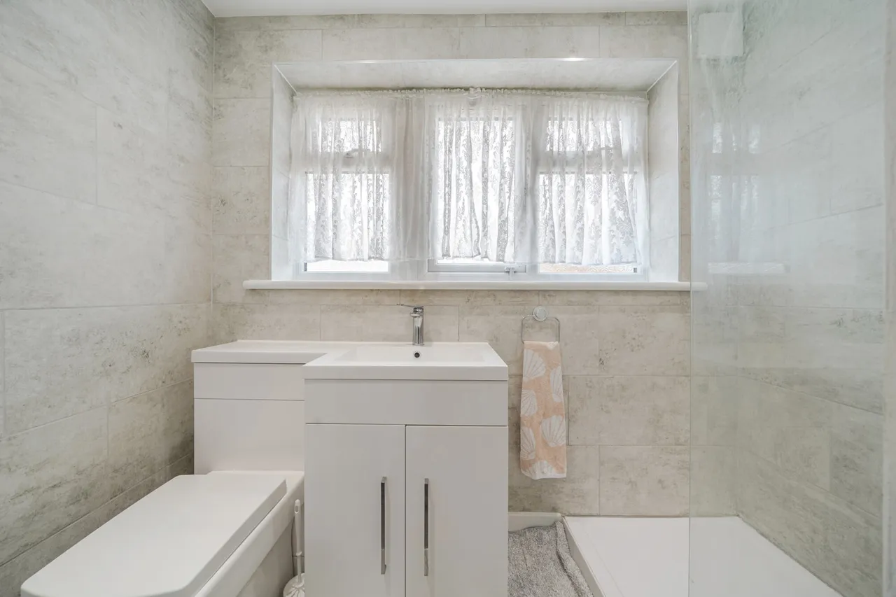 Colyers Lane, DA8, photo 5
