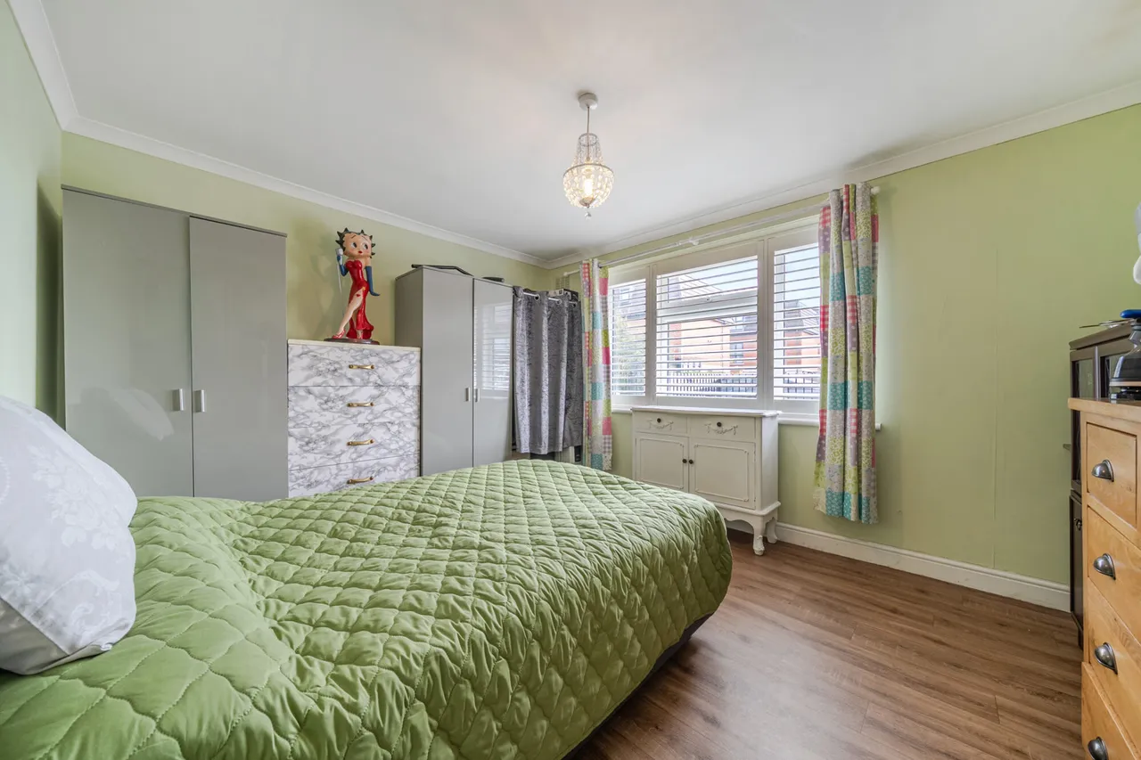 Colyers Lane, DA8, photo 3