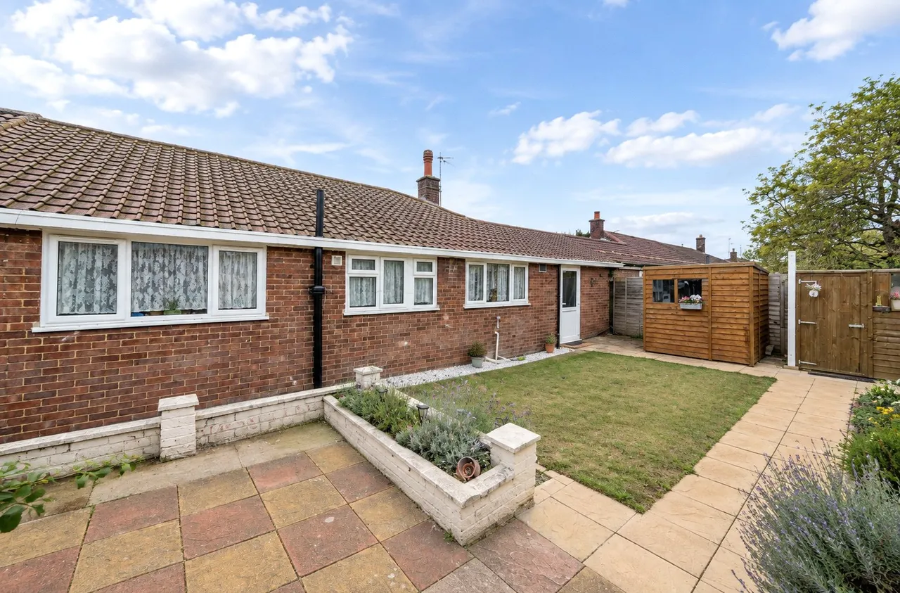 Colyers Lane, DA8, photo 16
