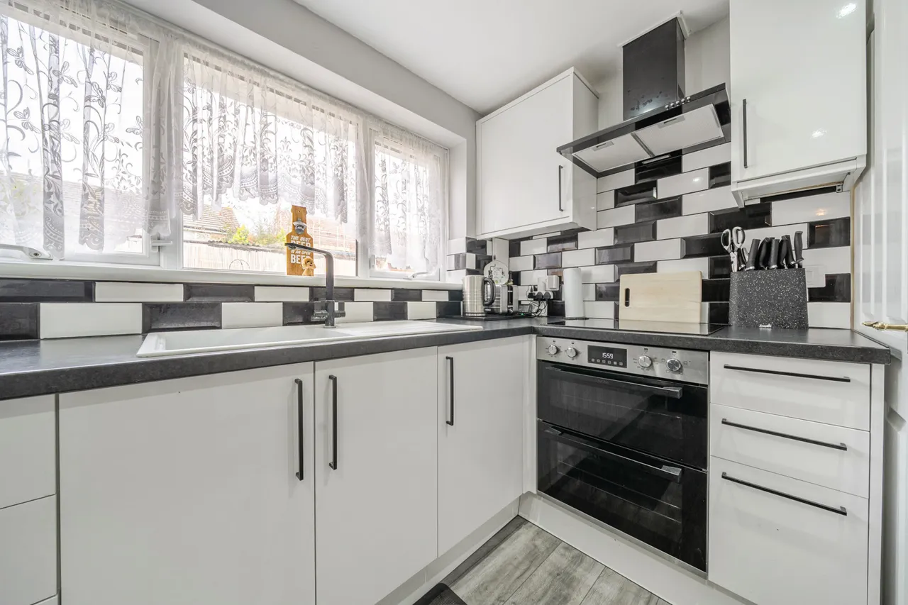Colyers Lane, DA8, photo 6