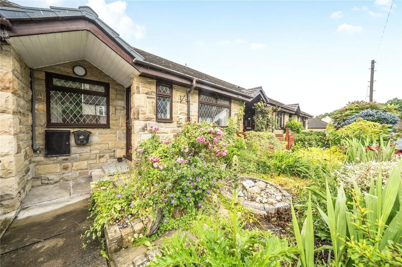 2 bed house for sale, Avison Road, Cowlersley, HD4