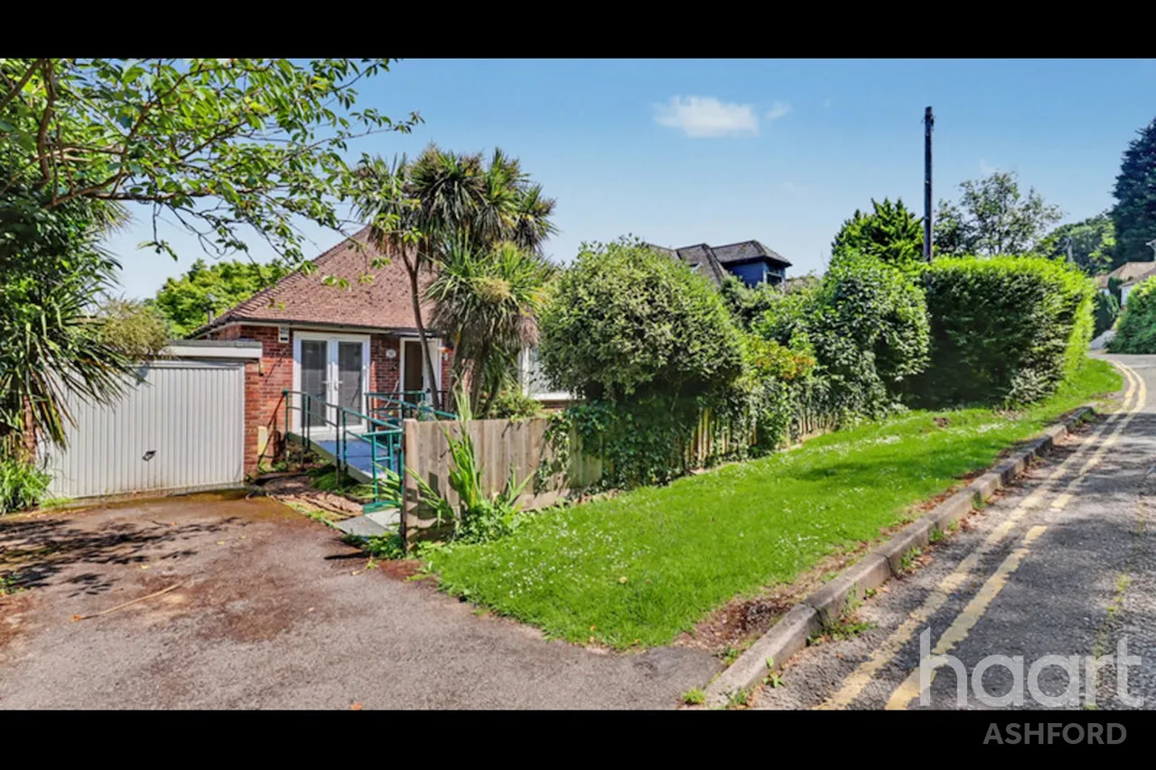 3 bed house for sale, Lees Road, Ashford, TN24
